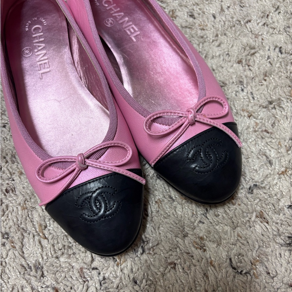 CHANEL pink & black flats - Picture 8 of 13